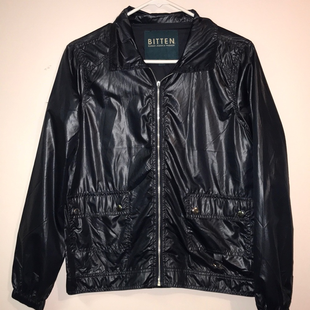Bitten Sarah Jessica Parker light jacket